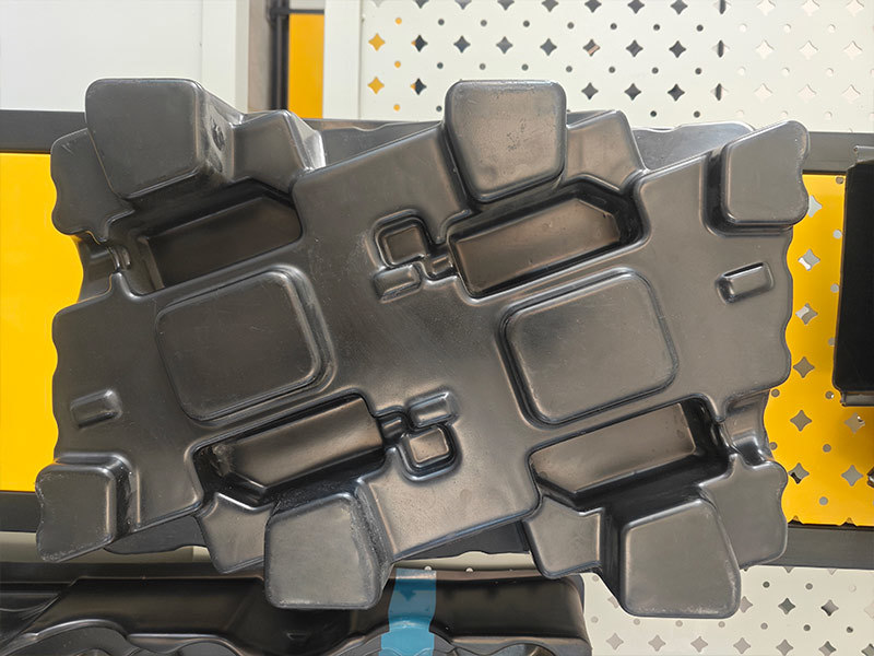 Double Station Automatic Loading And Unloading Thick Plate Vacuum Forming Machine 
