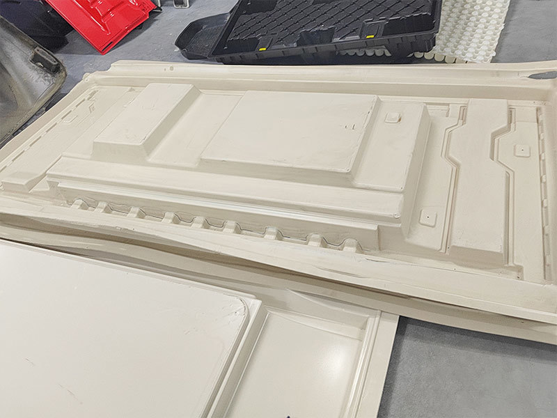 Double Station Automatic Loading And Unloading Thick Plate Vacuum Forming Machine 