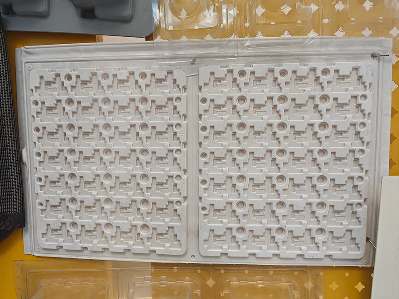 Servo Drive Vacuum Forming Machine
