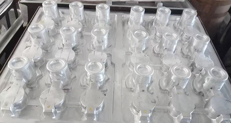 Auto parts tray
