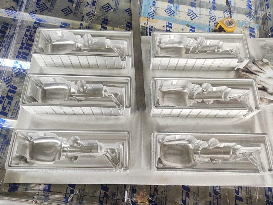 Plastic box mould