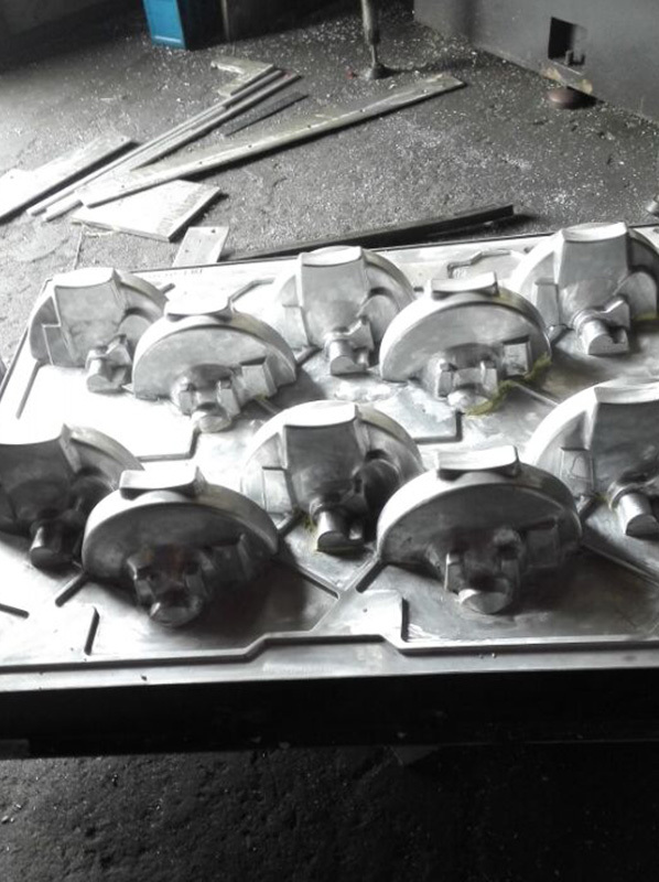 Auto parts tray