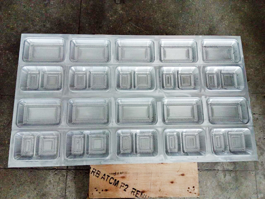 Plastic box mould