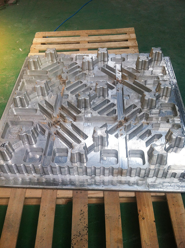 Auto parts tray