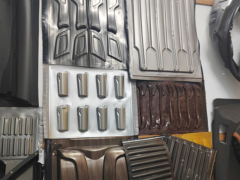 High pressure forming machine