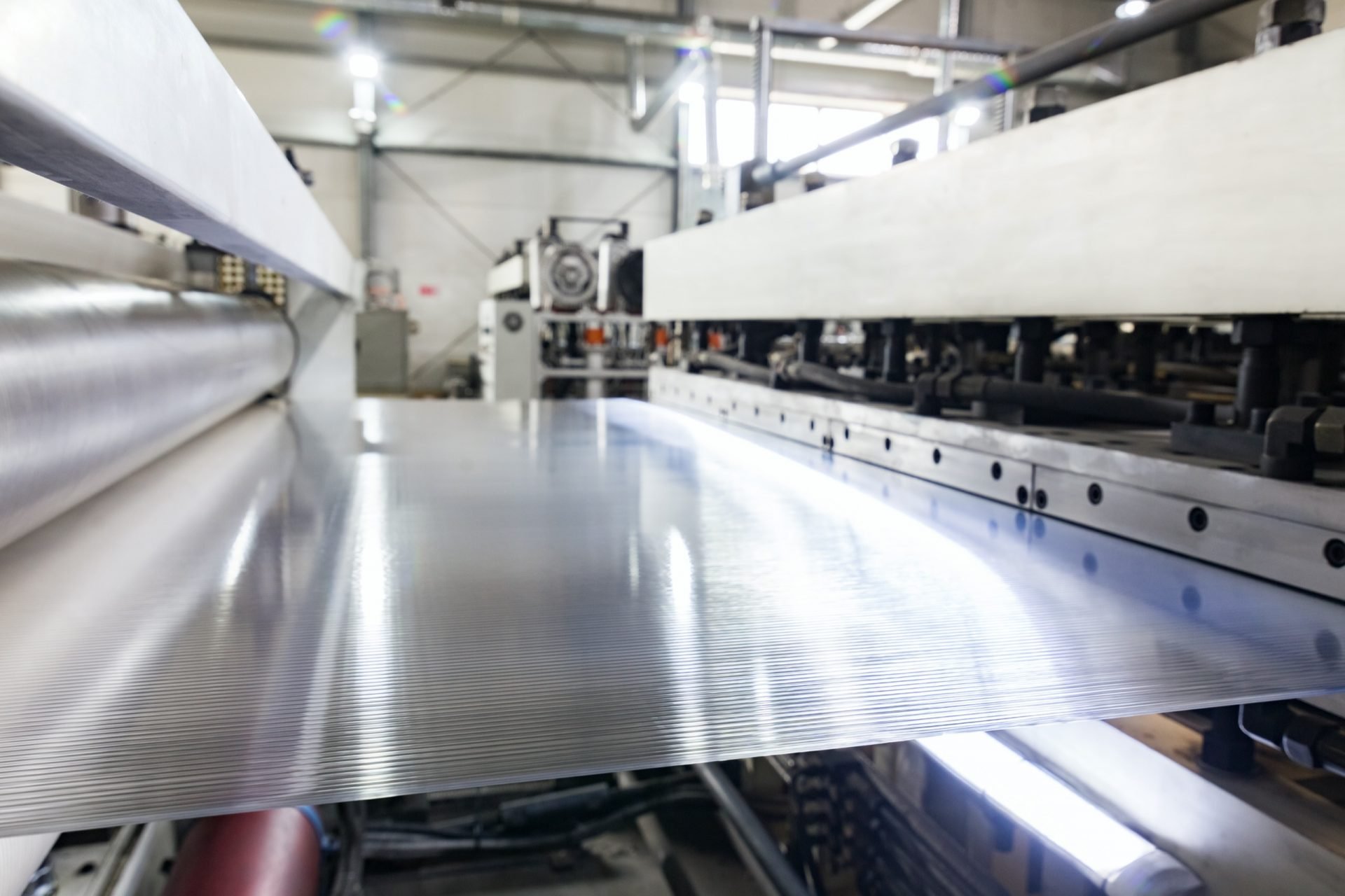 Vacuum Forming vs. Pressure Forming: Process and Equipment Differences